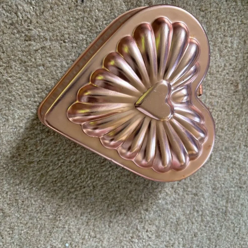 Vintage 3 1/2 Cup Heart Shaped Jello Mold